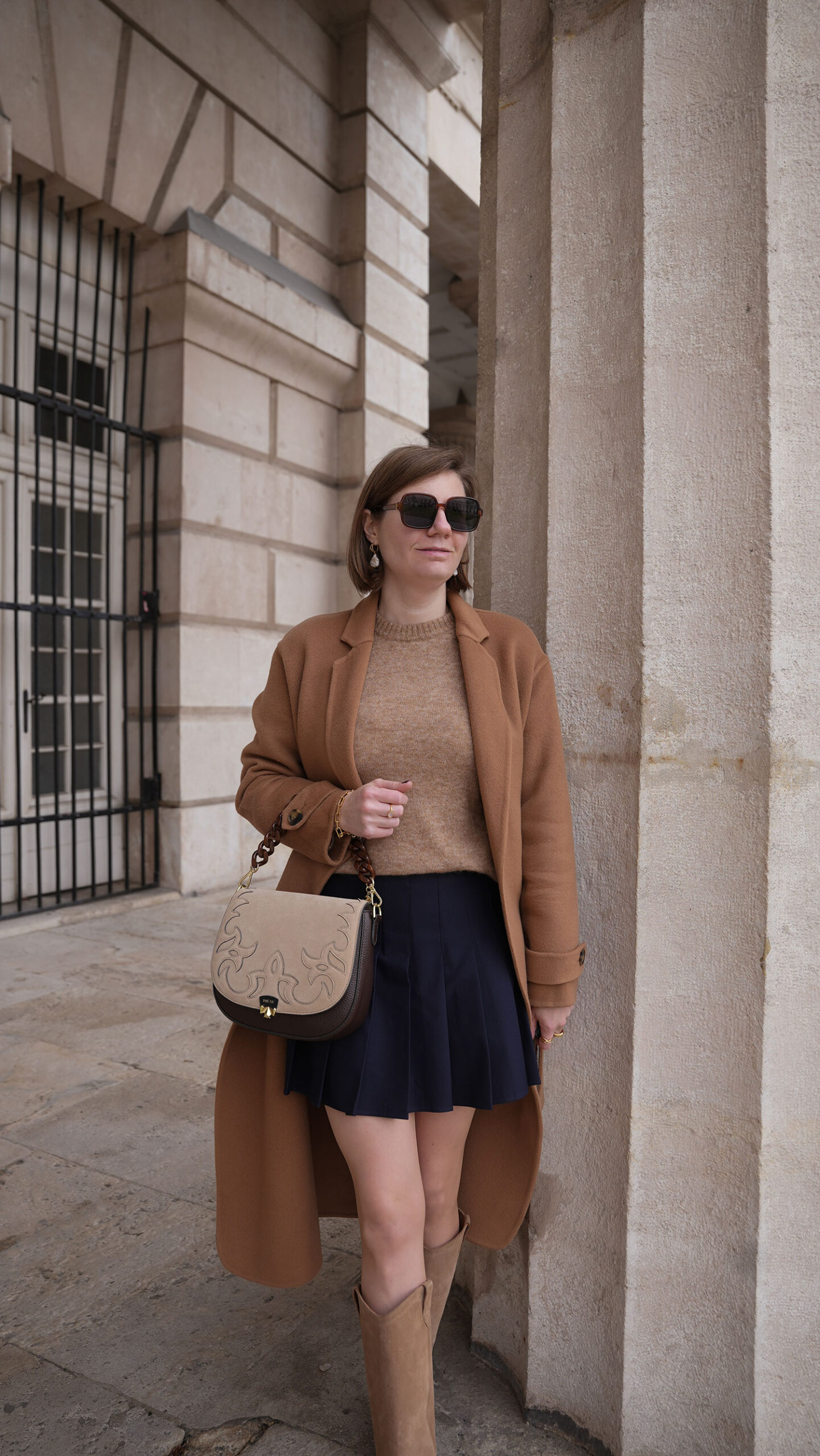 camel winter coat, brown sweater, beige sweater, blue mini skirt, balzac paris, sezane, autumn outfit, bobbies boots, stiefel, beige stiefel, western boots,