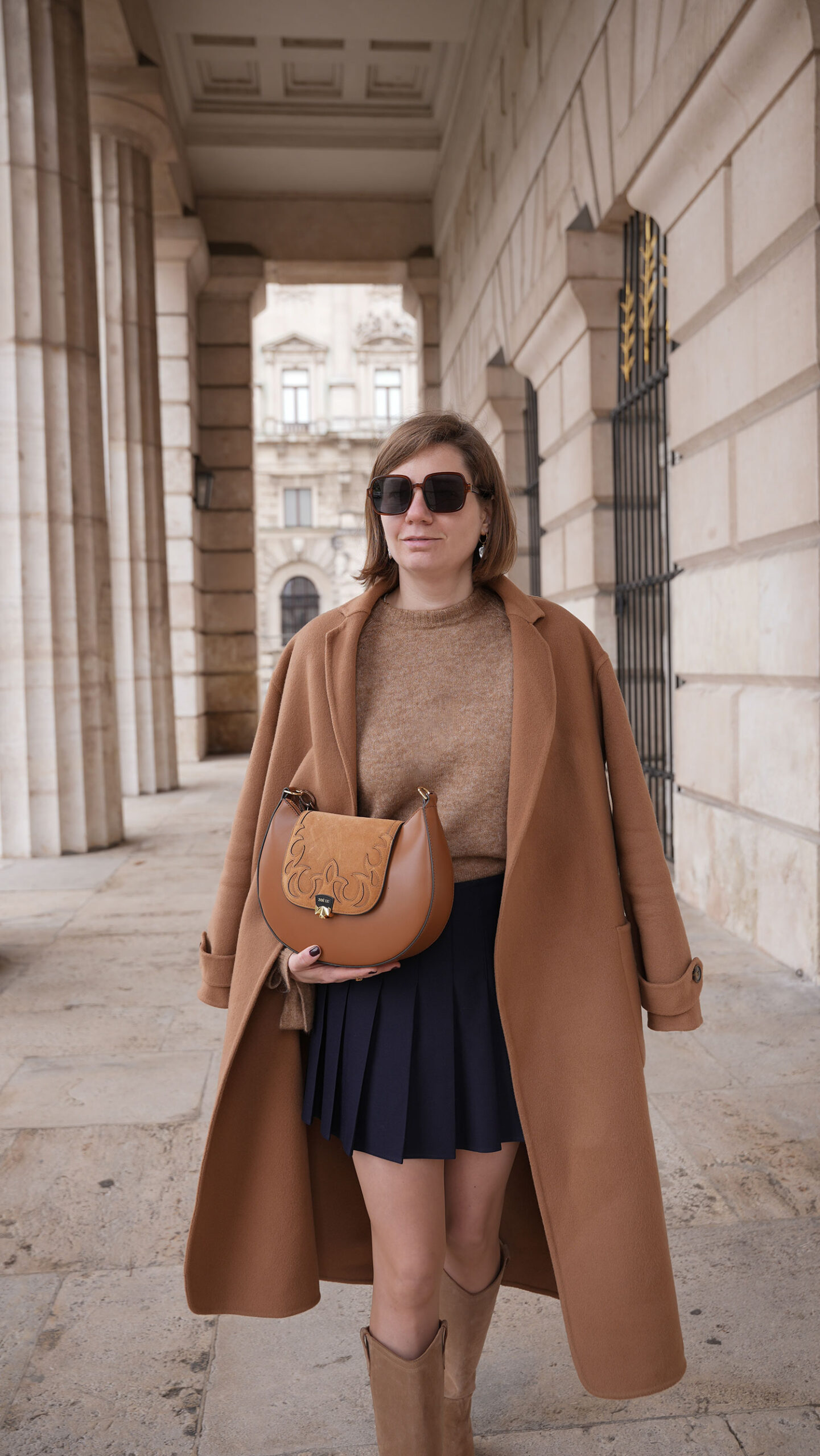 camel winter coat, brown sweater, beige sweater, blue mini skirt, balzac paris, sezane, autumn outfit, bobbies boots, stiefel, beige stiefel, western boots,