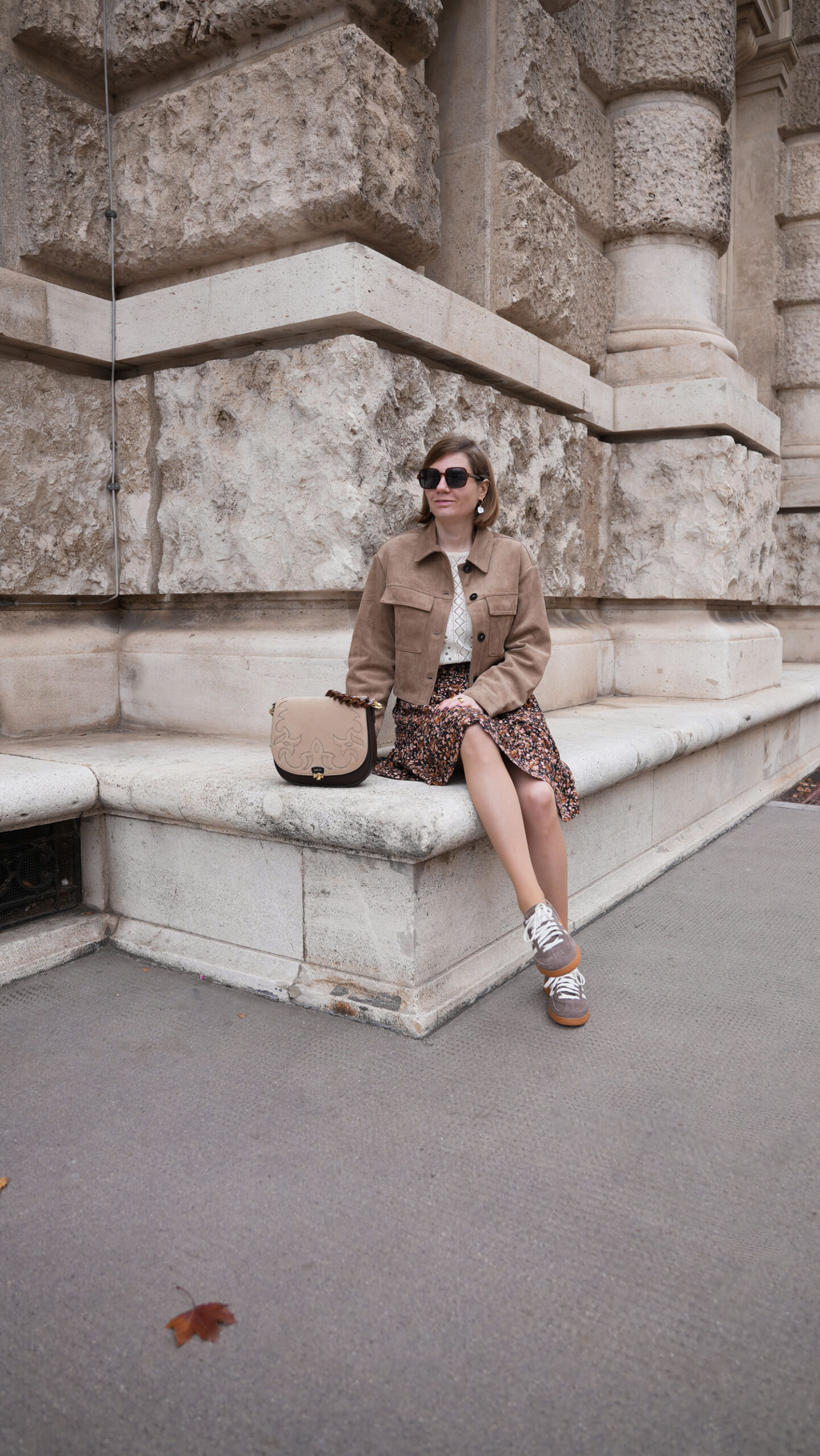 autumn outfit with brown leather jacket saaj skirt zoe lu bag sezane sweater adidas handball spezial sneakers